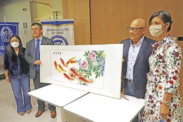 También se dieron cita las ejecutivas Vivian Su, representante de Huawei, y Vivian Barrios, vicepresidenta ejecutiva de Exsusa. También se dieron cita las ejecutivas Vivian Su, representante de Huawei, y Vivian Barrios, vicepresidenta ejecutiva de Exsusa.