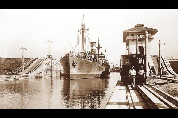 En sus 107 años de actividad, el Canal de Panamá ha potenciado el desarrollo del país y ha sido el facilitador del comercio mundial. En sus 107 años de actividad, el Canal de Panamá ha potenciado el desarrollo del país y ha sido el facilitador del comercio mundial.
