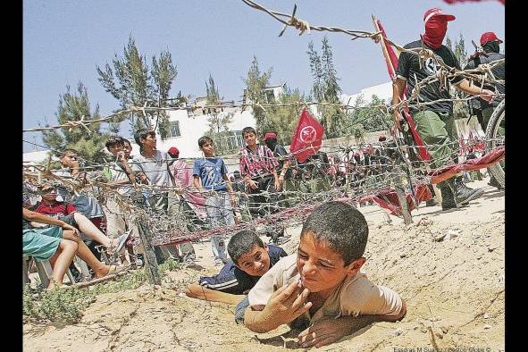 Foto tomada por Essdras durante una evacuación en Gaza, Palestina. Foto tomada por Essdras durante una evacuación en Gaza, Palestina.