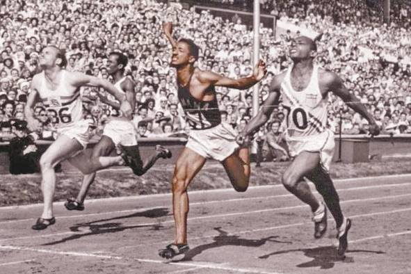 Lloyd LaBeach, el primer medallista olímpico panameño. Lloyd LaBeach, el primer medallista olímpico panameño.
