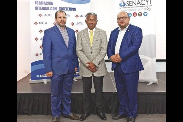 Galileo Solís, jefe de equipo del programa del BID; el Dr. Eduardo Ortega-Barría, secretario nacional de Senacyt y el Dr. Luis Carlos Herrera, vicerrector de investigación y extensión de la Universidad Santa María La Antigua. Galileo Solís, jefe de equipo del programa del BID; el Dr. Eduardo Ortega-Barría, secretario nacional de Senacyt y el Dr. Luis Carlos Herrera, vicerrector de investigación y extensión de la Universidad Santa María La Antigua.