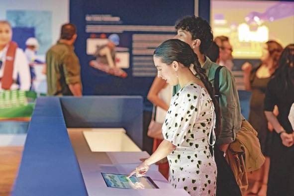 La exposición aborda diferentes desafíos actuales de la administración panameña del Canal de Panamá como la respuesta al cambio climático y la baja participación femenina. La exposición aborda diferentes desafíos actuales de la administración panameña del Canal de Panamá como la respuesta al cambio climático y la baja participación femenina.