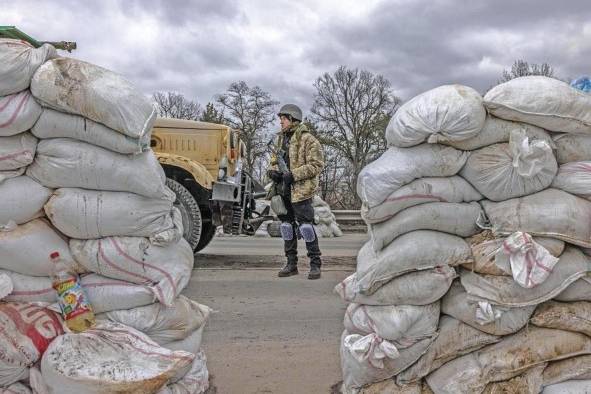 Separatistas prorrusos dicen haber evacuado a más de 300 civiles de Mariúpol. Separatistas prorrusos dicen haber evacuado a más de 300 civiles de Mariúpol.