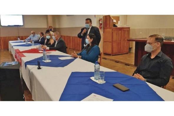 El Ministerio de Salud impuso una multa de $50,000 al partido y al restaurante en el que se sostuvo el encuentro. El Ministerio de Salud impuso una multa de $50,000 al partido y al restaurante en el que se sostuvo el encuentro.