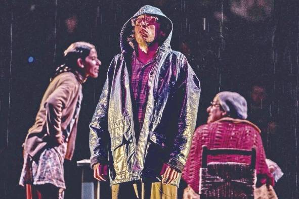 Fotografía cedida por Producción del festival Montevideo de las Artes donde aparecen artistas mientras se presentan durante la obra de teatro 'Shejitá / 2020', en Montevideo (Uruguay). Fotografía cedida por Producción del festival Montevideo de las Artes donde aparecen artistas mientras se presentan durante la obra de teatro 'Shejitá / 2020', en Montevideo (Uruguay).