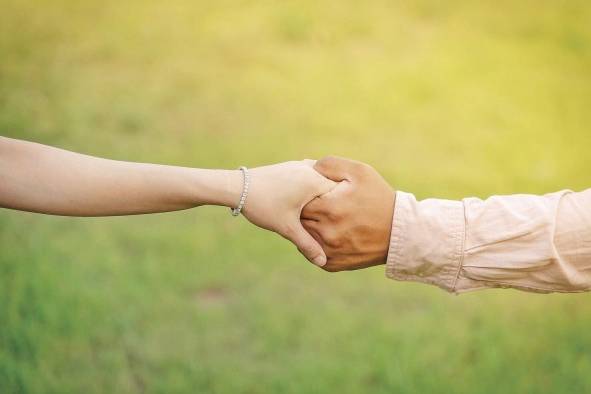 La unión y la confianza entre las personas es importante para el sexo. La unión y la confianza entre las personas es importante para el sexo.