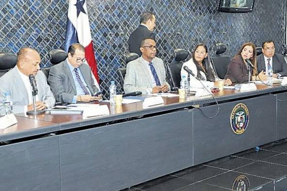 La próxima semana la comisión técnica seguirá el análisis de los artículos pendientes del proyecto 935. La próxima semana la comisión técnica seguirá el análisis de los artículos pendientes del proyecto 935.