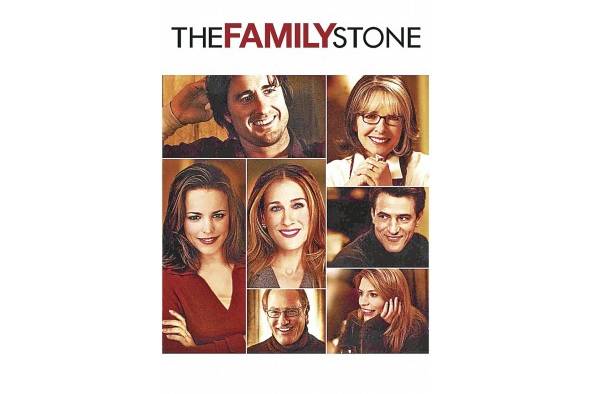<strong>La joya de la familia (2005) </strong>Sybil (Diane Keaton) es la matriarca de la anticonvencional familia Stone. Ni a ella ni a su familia les entusiasma la visita de Meredith Morton (Parker), la novia del hijo mayor, una mujer moderna que vive y trabaja en Nueva York. Tras una primera y dura prueba, Meredith pide ayuda a su hermana pequeña (Danes), que entra en casa de los Stone con mucha más facilidad y desenvoltura que Meredith. Everett Stone (Mulroney) es un ejecutivo de éxito con mucho encanto y atractivo. <strong>La joya de la familia (2005) </strong>Sybil (Diane Keaton) es la matriarca de la anticonvencional familia Stone. Ni a ella ni a su familia les entusiasma la visita de Meredith Morton (Parker), la novia del hijo mayor, una mujer moderna que vive y trabaja en Nueva York. Tras una primera y dura prueba, Meredith pide ayuda a su hermana pequeña (Danes), que entra en casa de los Stone con mucha más facilidad y desenvoltura que Meredith. Everett Stone (Mulroney) es un ejecutivo de éxito con mucho encanto y atractivo.