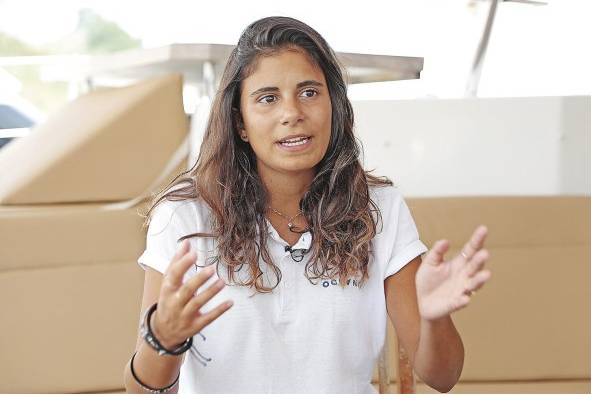 Gómez es apasionada por la vida submarina y posee dos másters. Gómez es apasionada por la vida submarina y posee dos másters.