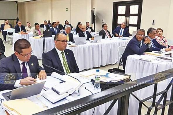 La audiencia entró en la etapa de pruebas testimoniales. La audiencia entró en la etapa de pruebas testimoniales.