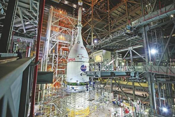 Nave espacial Orion, preparada para la misión Artemis I. Nave espacial Orion, preparada para la misión Artemis I.