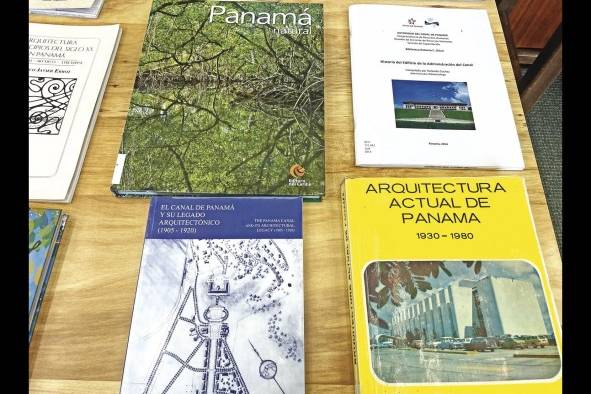 En la Biblioteca Presidente Roberto F. Chiari hay diversos libros sobre la historia del Canal de Panamá. En la Biblioteca Presidente Roberto F. Chiari hay diversos libros sobre la historia del Canal de Panamá.