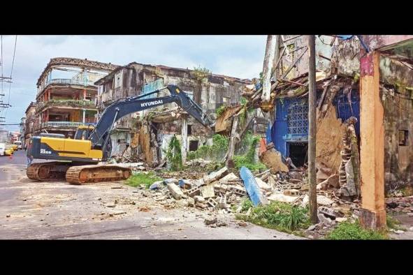La Ley 47 del 8 de agosto de 2002 declara Conjunto Monumental Histórico al Casco Antiguo de la ciudad de Colón. La Ley 47 del 8 de agosto de 2002 declara Conjunto Monumental Histórico al Casco Antiguo de la ciudad de Colón.