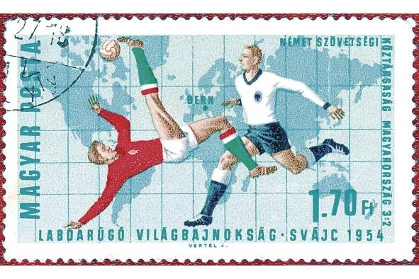 Estampilla húngara emitida en 1966 en homenaje a la final de Suiza 1954, disputada entre Alemania Federal y Hungría, de la serie “Copa Mundial”. Estampilla húngara emitida en 1966 en homenaje a la final de Suiza 1954, disputada entre Alemania Federal y Hungría, de la serie “Copa Mundial”.