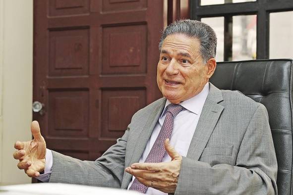 Arístides Royo, ministro de Asuntos del Canal. Arístides Royo, ministro de Asuntos del Canal.
