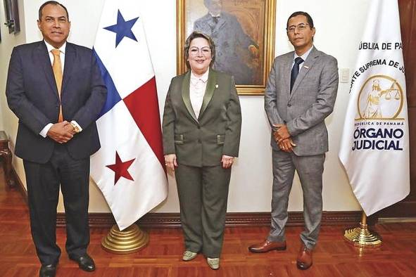 El magistrado Luis Alfonso Guerra Morales y su suplente Jacob Carrera Spooner desempeñarán el cargo por diez años durante el periodo constitucional 2022-2032. El magistrado Luis Alfonso Guerra Morales y su suplente Jacob Carrera Spooner desempeñarán el cargo por diez años durante el periodo constitucional 2022-2032.