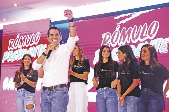 Rómulo Roux, candidato a la Presidencia por CD Rómulo Roux, candidato a la Presidencia por CD