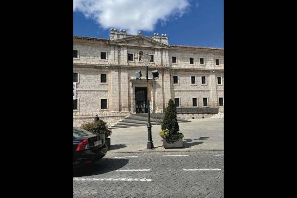 Edificio del Palacio de la Corte Real en Valladolid Edificio del Palacio de la Corte Real en Valladolid