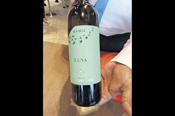 Los platos se acompañaron con vino blanco Los platos se acompañaron con vino blanco