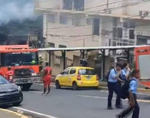 Imagenes tomadas por usuarios que se encontraban en la zona del incendio. Imagenes tomadas por usuarios que se encontraban en la zona del incendio.