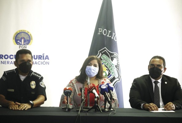 En conferencia de prensa, John Durheim, director de la Policía Nacional, y los fiscales superiores de Homicidio y Feminicidio de San Miguelito y Panamá, Zulma Dip y Rafael Baloyes, respectivamente. En conferencia de prensa, John Durheim, director de la Policía Nacional, y los fiscales superiores de Homicidio y Feminicidio de San Miguelito y Panamá, Zulma Dip y Rafael Baloyes, respectivamente.