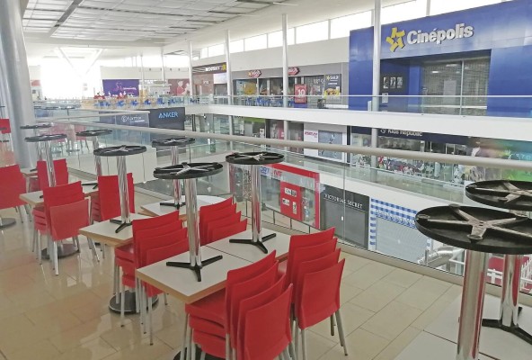 Los locales cierran sus puertas temprano por la crisis. Los locales cierran sus puertas temprano por la crisis.
