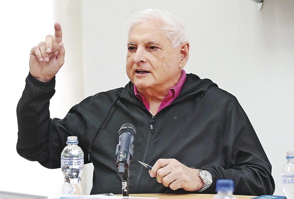 El candidato presidencial de RM, Ricardo Martinelli Berrocal sostuvo un encuentro con miembros del Consejo Editorial del Grupo GESE. El candidato presidencial de RM, Ricardo Martinelli Berrocal sostuvo un encuentro con miembros del Consejo Editorial del Grupo GESE.