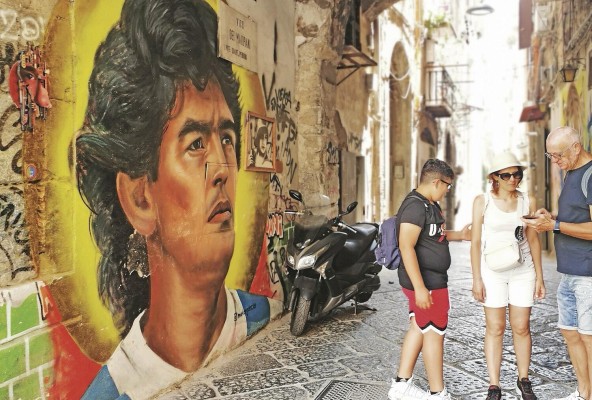 Mural de Maradona en el centro histórico. Mural de Maradona en el centro histórico.