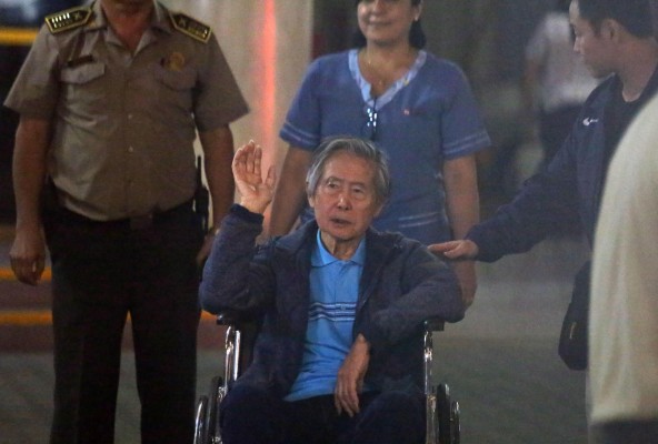 El expresidente peruano Alberto Fujimori (c), en una fotografía de archivo. El expresidente peruano Alberto Fujimori (c), en una fotografía de archivo.