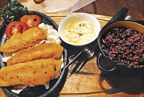 Plato 'bohemio', fish & chips. Plato 'bohemio', fish & chips.