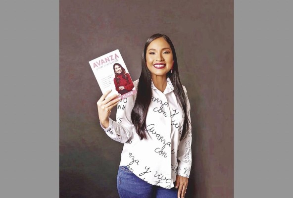 La escritora Zuleyka Alonso y su libro 'Avanza y vive con sentido' La escritora Zuleyka Alonso y su libro 'Avanza y vive con sentido'
