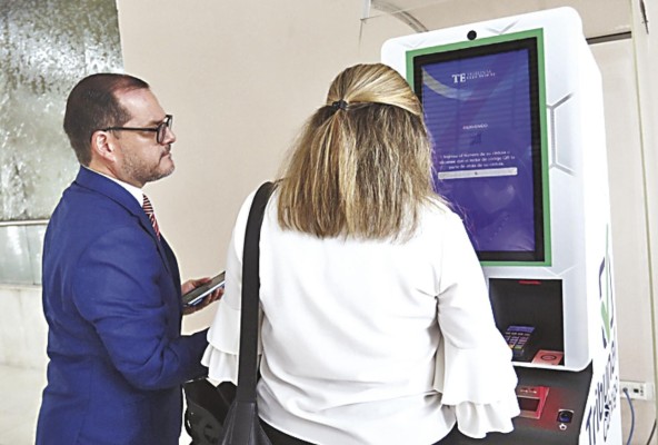 El TE informó que el sistema se saturó el primer día. El TE informó que el sistema se saturó el primer día.