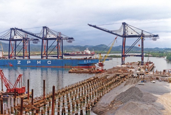 Una mirada histórica a la industria portuaria panameña Una mirada histórica a la industria portuaria panameña