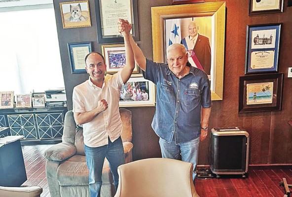 Miguel Salas renunció al panameñismo, pasó a las filas de RM y busca la curul por este partido. Miguel Salas renunció al panameñismo, pasó a las filas de RM y busca la curul por este partido.
