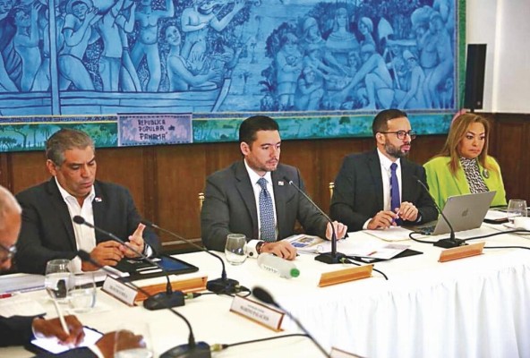 La mesa para la compra conjunta de medicamentos surge con el objetivo de evitar el desabastecimiento de medicamentos. La mesa para la compra conjunta de medicamentos surge con el objetivo de evitar el desabastecimiento de medicamentos.