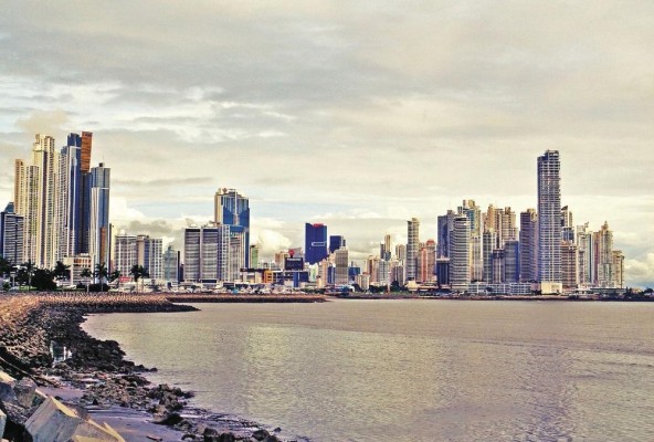 En Panamá existe todo un andamiaje legal para perseguir la trata de personas, hasta una Comisión Nacional contra la Trata de Personas. En Panamá existe todo un andamiaje legal para perseguir la trata de personas, hasta una Comisión Nacional contra la Trata de Personas.