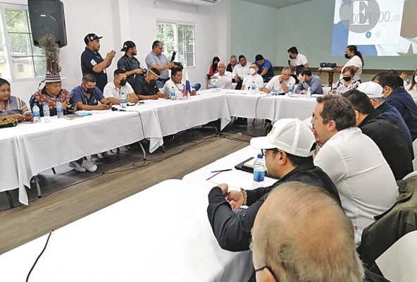 En la primera fase de la mesa diálogo solo participaron los sectores que protestaron en julio pasado y el gobierno. En la primera fase de la mesa diálogo solo participaron los sectores que protestaron en julio pasado y el gobierno.