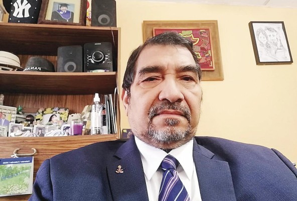 Es expresidente del Colegio de Economistas de Panamá y copresidente de la Asociación de Economistas de América Latina y el Caribe. Es expresidente del Colegio de Economistas de Panamá y copresidente de la Asociación de Economistas de América Latina y el Caribe.