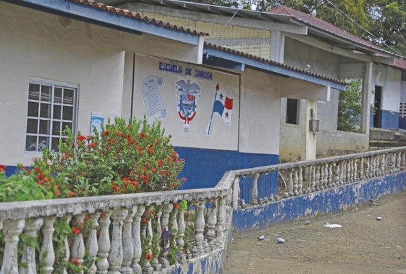 Escuela multigrado hasta primaria, salones requieren reparación. Escuela multigrado hasta primaria, salones requieren reparación.