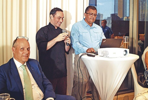 El chef Luis Mendizabal y Vicente Del Cid El chef Luis Mendizabal y Vicente Del Cid