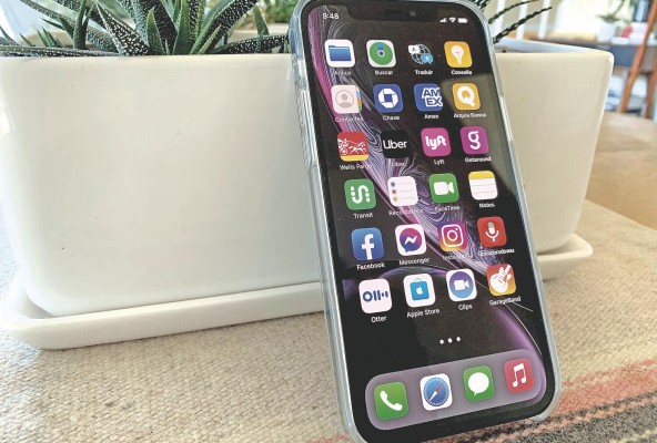 Foto de un modelo estándar del iPhone 12. Foto de un modelo estándar del iPhone 12.
