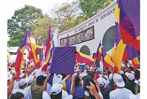 El Partido Panameñista intenta negociar una alianza con Cambio Democrático. El Partido Panameñista intenta negociar una alianza con Cambio Democrático.