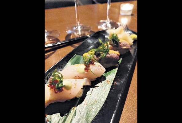 Nigiri de pescado y nigiri de res Nigiri de pescado y nigiri de res