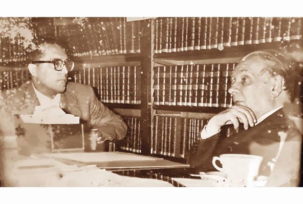 Jorge Luis Borges y Mario Castro Arenas. Jorge Luis Borges y Mario Castro Arenas.
