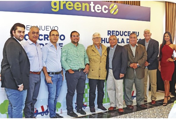 La directiva de ALIA Concretos y Grupo OTI junto a clientes y aliados en ellLanzamiento de Greentec. La directiva de ALIA Concretos y Grupo OTI junto a clientes y aliados en ellLanzamiento de Greentec.