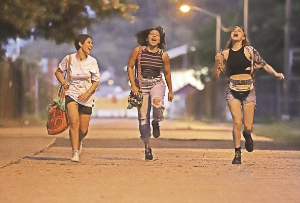 La cinta cuenta con un elenco formado por: Gabriela Man, Fernando Bonilla, Joshua De León, Angello Morales y Lurys Rivera. La cinta cuenta con un elenco formado por: Gabriela Man, Fernando Bonilla, Joshua De León, Angello Morales y Lurys Rivera.