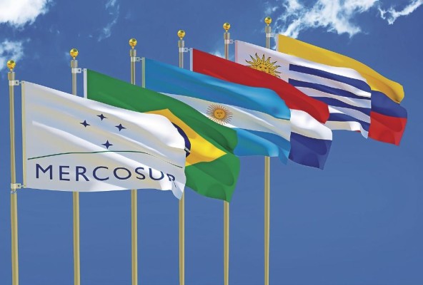 Mercosur experimentó un crecimiento de la actividad económica del 1,3% (2,0% al incluir a Venezuela) en 2022, que fue menor al del año previo. Mercosur experimentó un crecimiento de la actividad económica del 1,3% (2,0% al incluir a Venezuela) en 2022, que fue menor al del año previo.