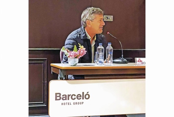 Santiago Roncagliolo durante su participación ene l encuentro. Santiago Roncagliolo durante su participación ene l encuentro.