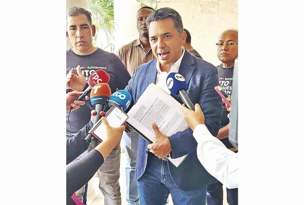La demanda se centra en la adenda 5 del contrato. La demanda se centra en la adenda 5 del contrato.