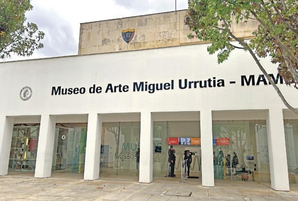 Entrada del Museo de Arte Miguel Urrutia que alberga el Museo Botero. Entrada del Museo de Arte Miguel Urrutia que alberga el Museo Botero.